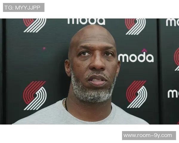 比卢普斯呼吁球队共同分担战术压力让瀚森更轻松应对比赛挑战